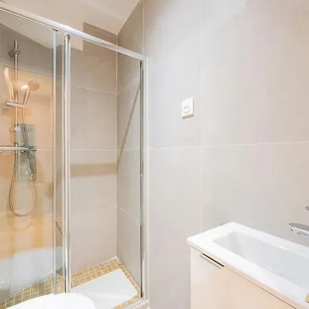 Daire Charme Parisien 6 Personnes, 2 Chambres, 19eme Paris