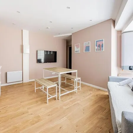 Charme Parisien 6 Personnes, 2 Chambres, 19eme *